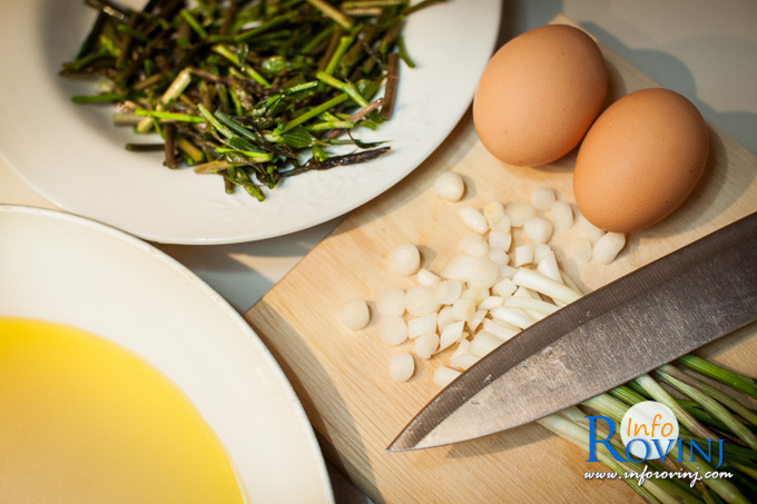 Scrambled eggs with wild asparagus