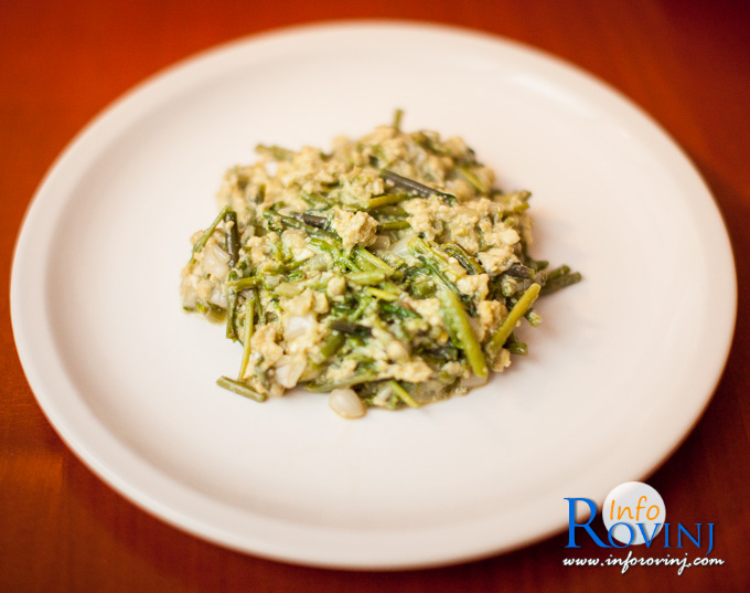 Scrambled eggs with wild asparagus