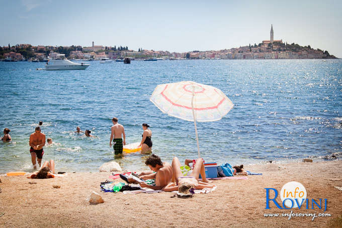 Strände um Rovinj: Bucht  unter dem Krankenhaus