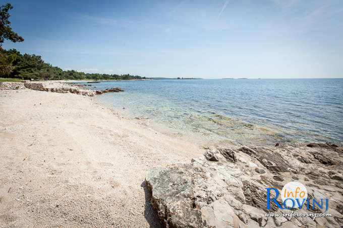 Strände um Rovinj: Bucht Kuvi